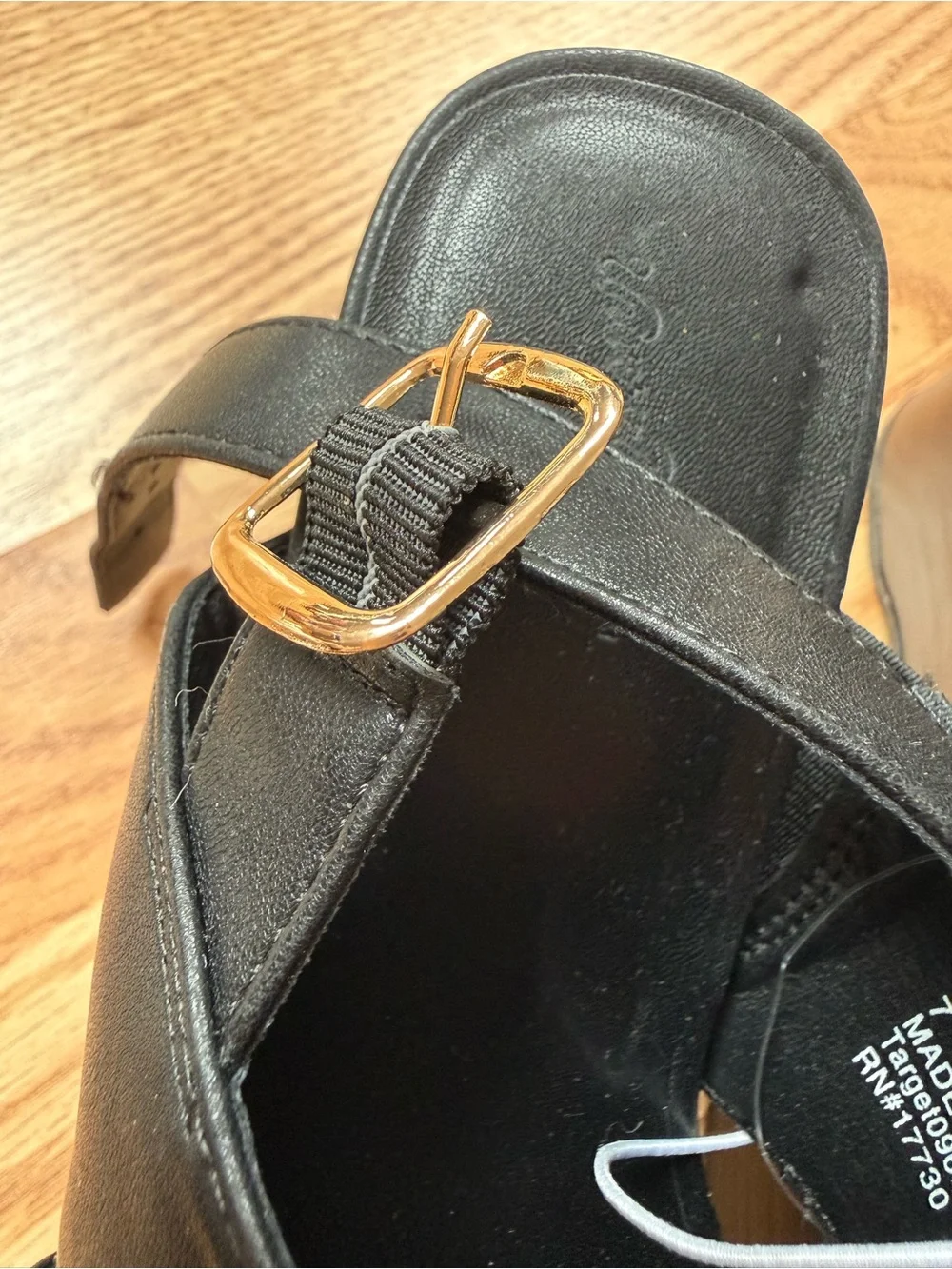 NWT Universal Thread Black Cross Strap Block Heel Sandals Size 7